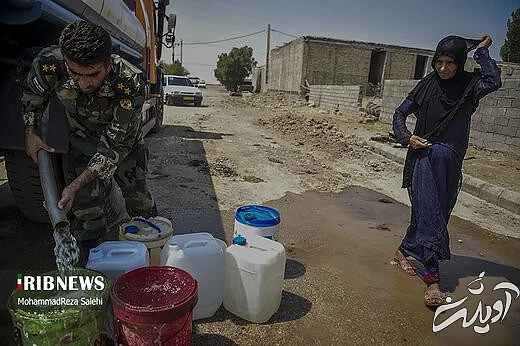 آبرسانی تانکرهای ارتش به روستاهای دشت آزادگان اهواز